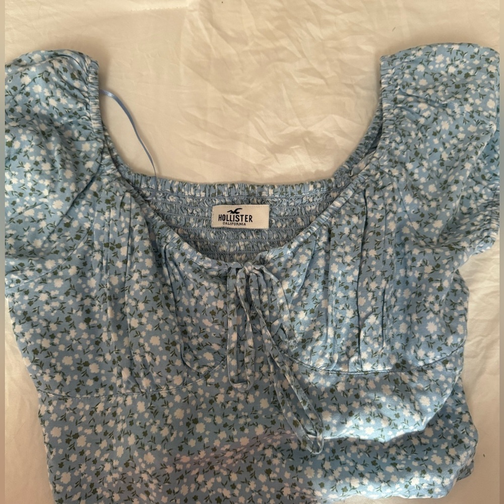 Floral Hollister top